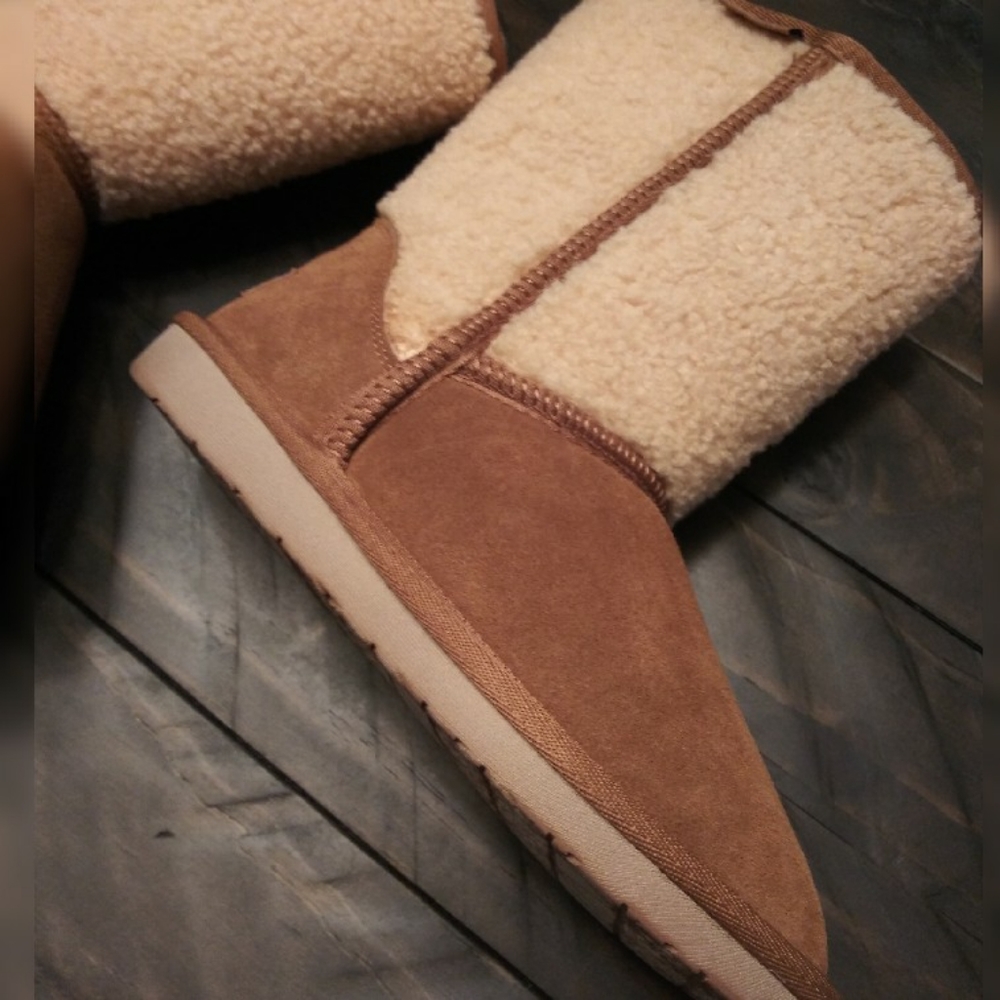 NWOT:MINNETONKA  Boot - Picture 3 of 8